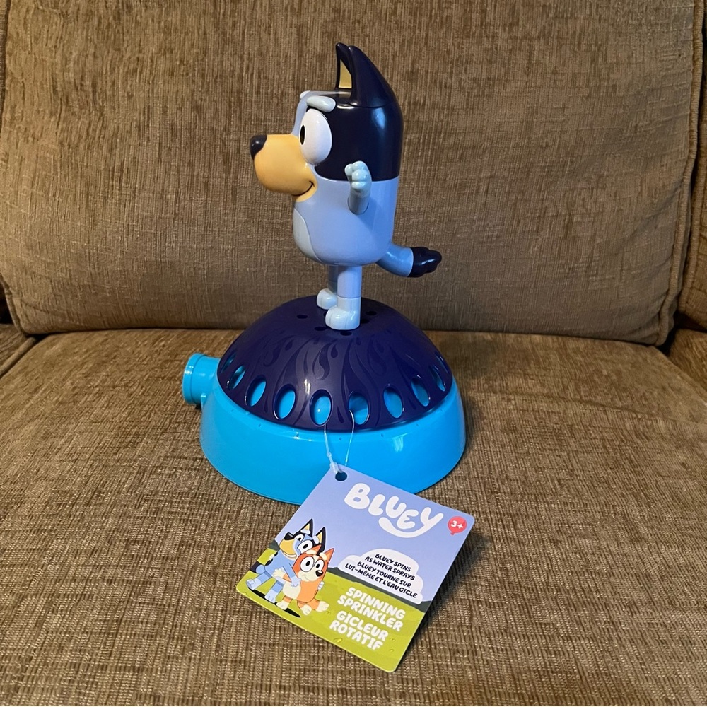 Bluey Spinning Sprinkler NWT - Picture 2 of 13